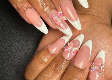 Elegant French tip nails with bows at Molly’s Nail Club, Birmingham, England, GB.
