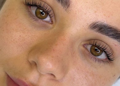 Close-up of a well-groomed face showing lashes at Melina Esthetique, Terrebonne, Québec, CA.