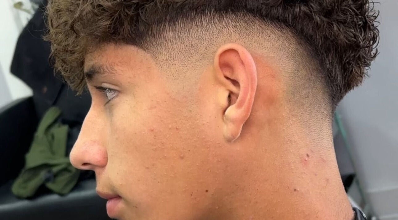 Corte de cabello estilizado en Who studio, Ñuñoa, Región Metropolitana, CL mostrando un degradado perfecto.