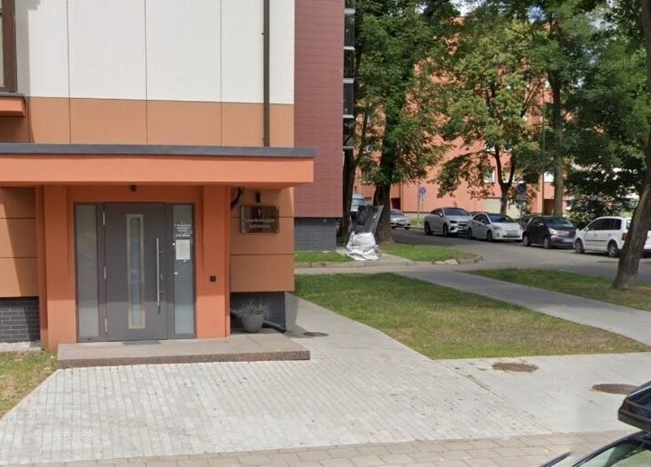 Bernardo Vasiliausko klinikos įėjimas Klaipėdoje, Klaipėdos Apskrityje.