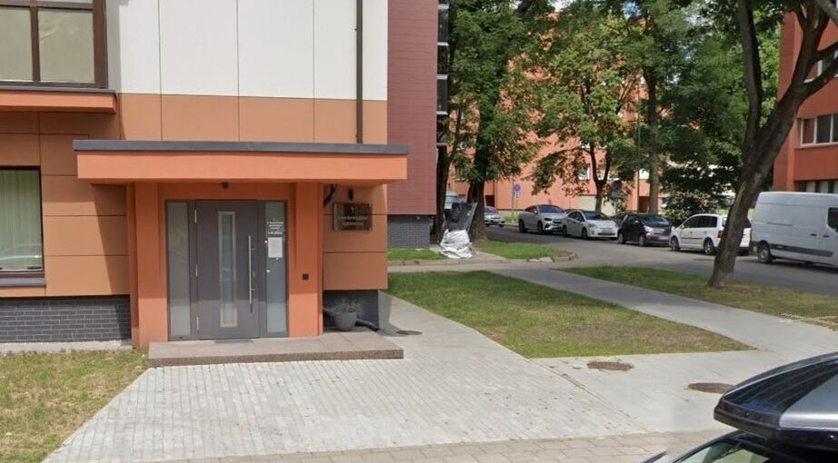 Bernardo Vasiliausko klinikos įėjimas Klaipėdoje, Klaipėdos Apskrityje.