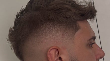 Corte moderno en 27 Hair Salon, Móstoles, Comunidad De Madrid, ES para hombres.