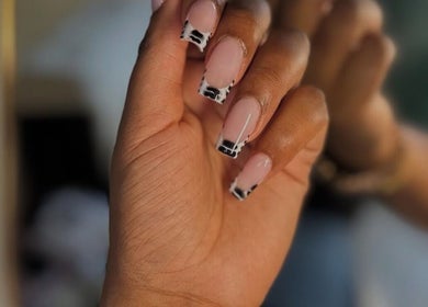 Wij zien een stijlvolle nagelset met uniek design bij LVY & NOË in Barendrecht, Zuid-holland, NL.