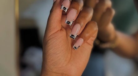 Wij zien een stijlvolle nagelset met uniek design bij LVY & NOË in Barendrecht, Zuid-holland, NL.