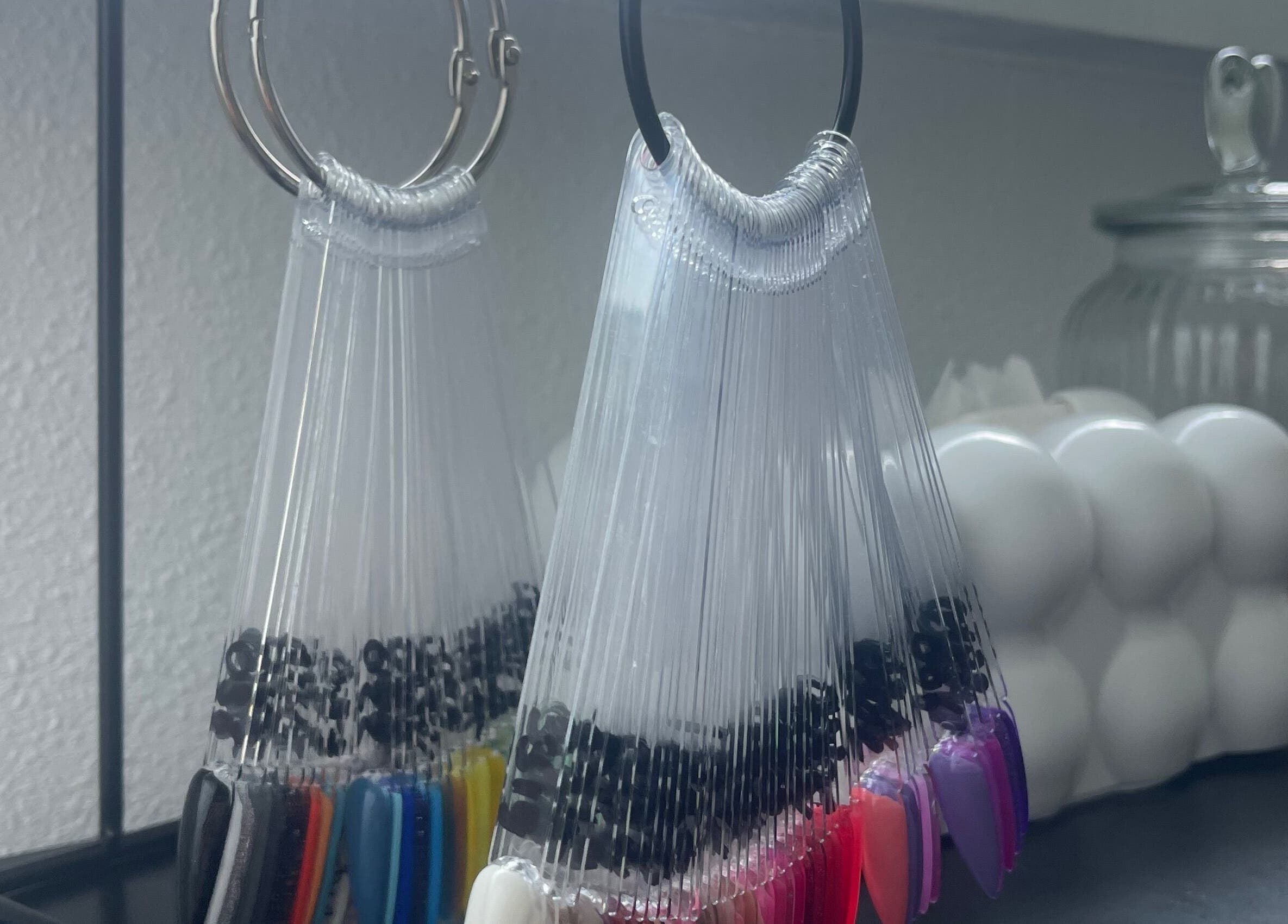 Kleurrijke nagellakken bij Houseoffnails in Delfzijl, Groningen, NL