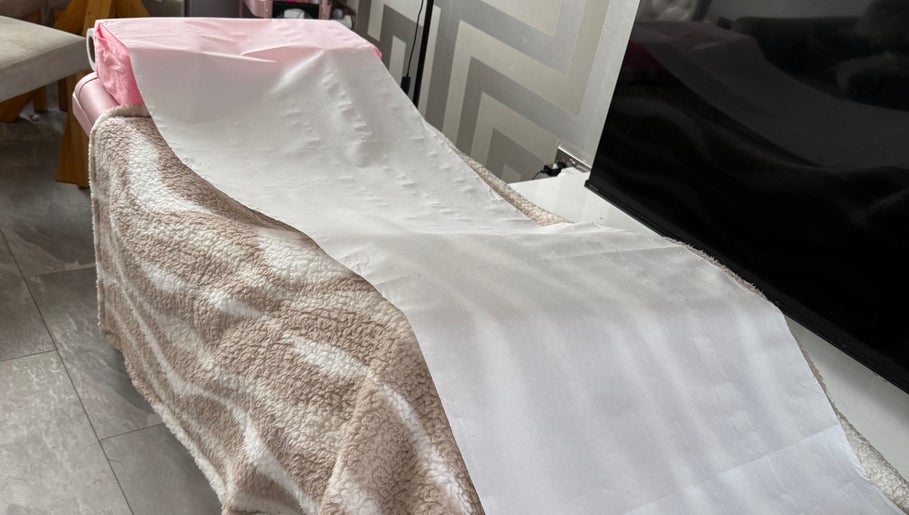 Relaxing spa bed setup at Lashesdunnebyh, Wishaw, Scotland, GB for ultimate comfort.
