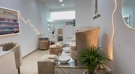 Interior moderno y acogedor de JN SPA DE UÑAS Y PEINADOS en Cartagena De Indias, Bolívar, CO.
