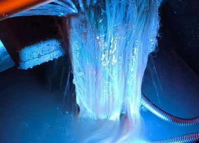 Soin capillaire aux reflets lumineux à Lunéa Head Spa, Saint-martin-la-pallu, Nouvelle-aquitaine, FR.