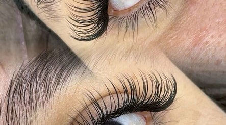 Extensiones de pestañas de Butterfly Eyelashes en Lawrence, Massachusetts, US.