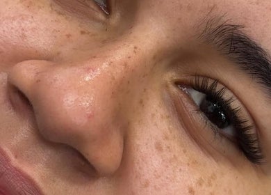 Primer plano de pestañas en Butterfly Eyelashes, Lawrence, Massachusetts, US.