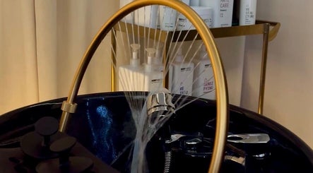 Moderní oplachová stanice v Beyou Head Spa & Trichology, Moravskoslezský Kraj, Moravskoslezský Kraj, CZ.