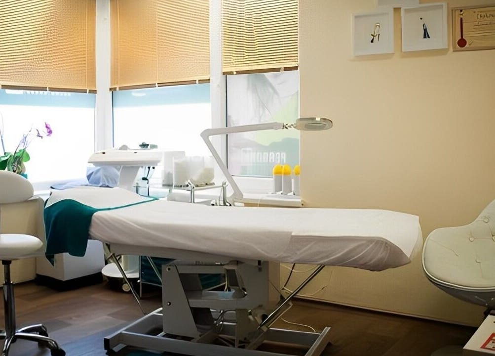 Luxusní ošetřovna v Persona Salon, Bratislava, Slovakia, SK. Moderní vybavení a pohodlné sezení pro relaxaci.