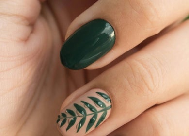 Leaf nail art design at Kanita Nail Lounge, Tambon Hua Hin, Chang Wat Prachuap Khiri Khan, TH.
