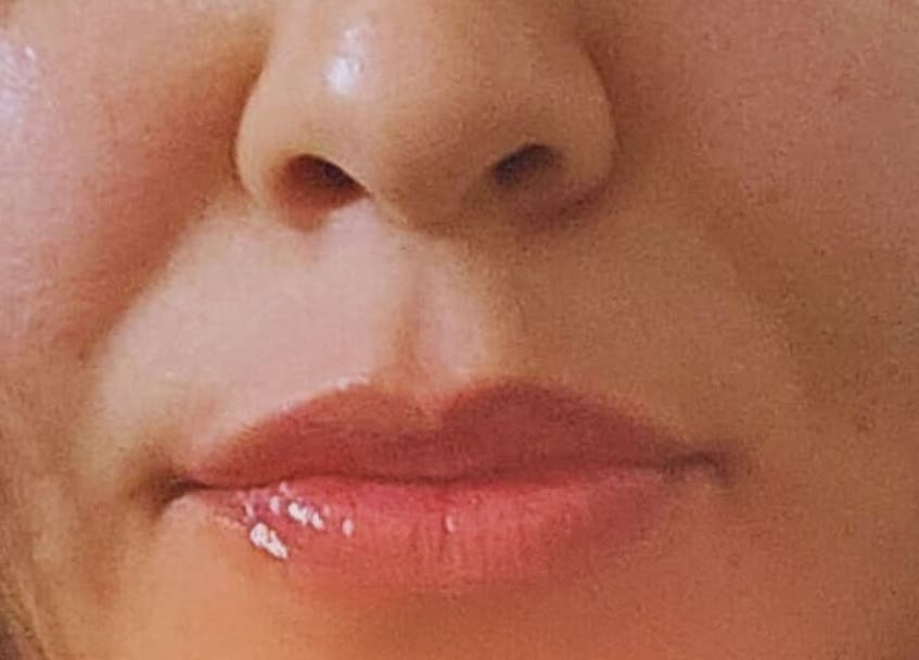 Close-up de lábios bem cuidados no Miminhos Glamour, Freamunde, Porto, PT, exibindo um brilho saudável.