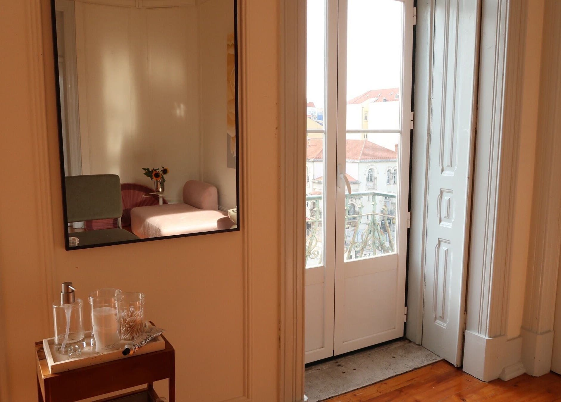 Elegant beauty room at Anna and Make Up, Lisboa, Lisboa, PT, with soft lighting and mirror reflection.