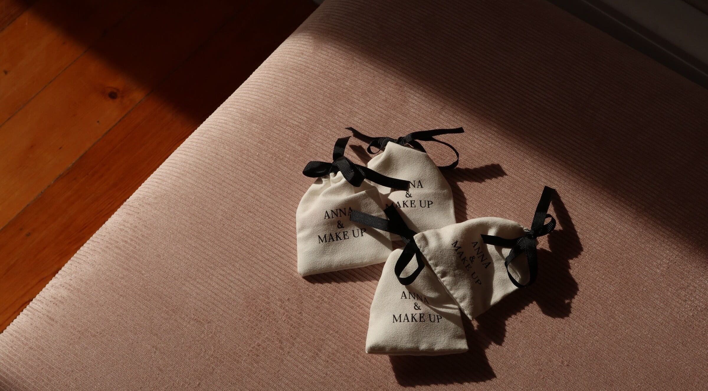 Elegant Anna and Make Up gift bags on a soft pink surface in Lisboa, Lisboa, PT.