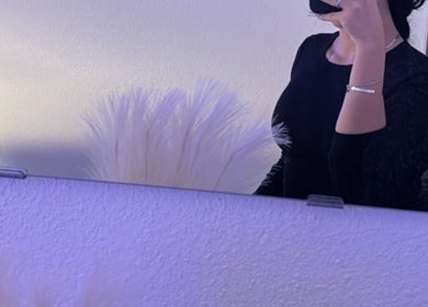 Espejo en Nailssbylucy, La Cala Del Moral, Andalucía, ES con reflejo estilizado