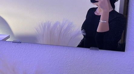 Espejo en Nailssbylucy, La Cala Del Moral, Andalucía, ES con reflejo estilizado