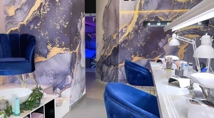 Luxurious beauty station at Studio Omega, Novi Sad, Vojvodina, RS featuring blue chairs and marble accents.