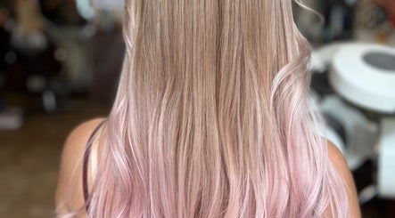 Różowe pasemka w salonie POTTER HAIR MAGIC, Szczecin, Województwo Zachodniopomorskie, PL.