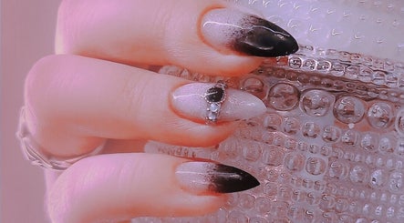 Diseño de uñas elegante en Aurora Nail Studio, Rosario, Santa Fe, AR.