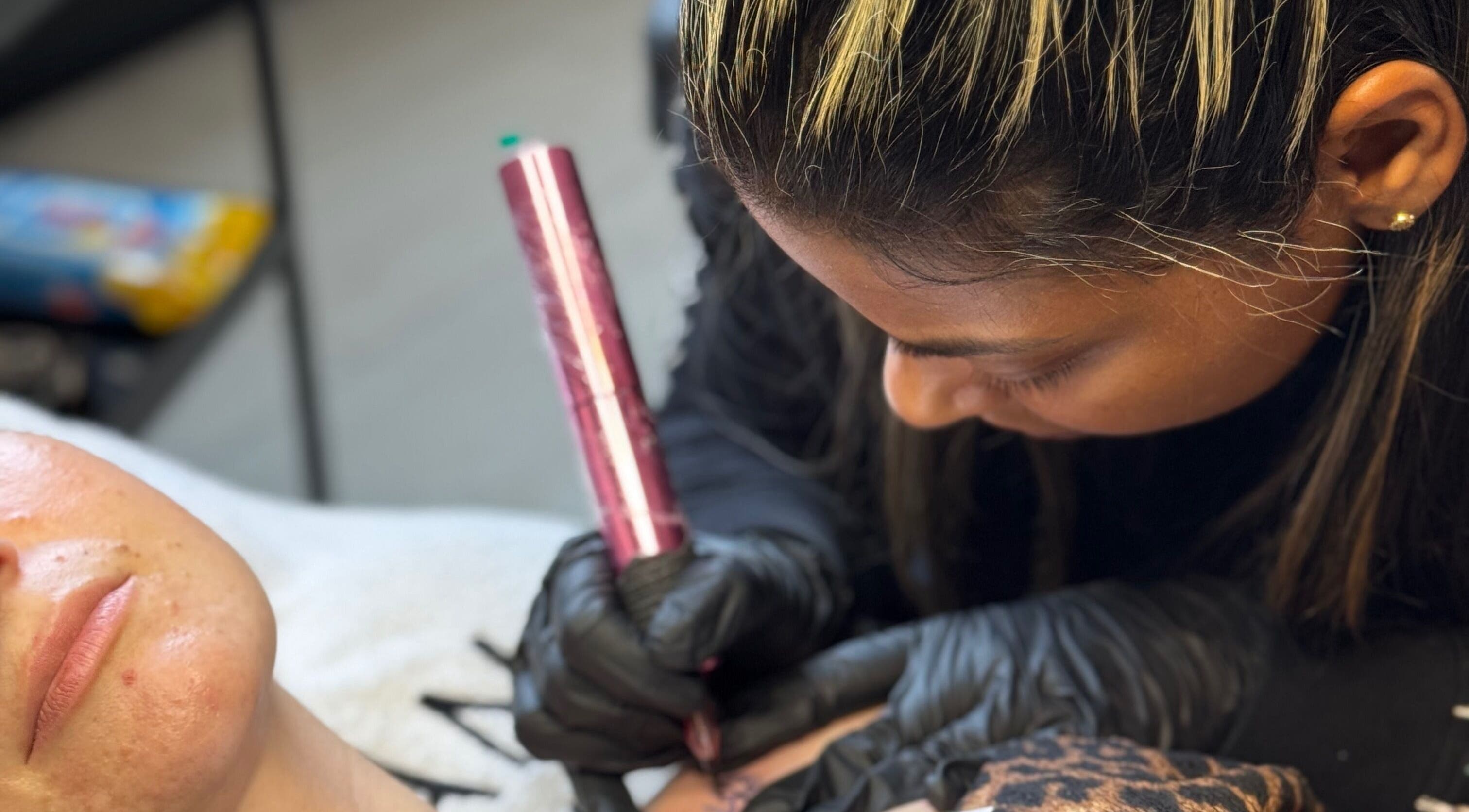 Artist skillfully performing cosmetic tattoo at Finetouch.ink, Willemstad, Curaçao, CW, enhancing client beauty.