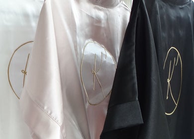 Batas de seda elegantes con logo de Kachamosas en Cochabamba, Departamento De Cochabamba, BO.
