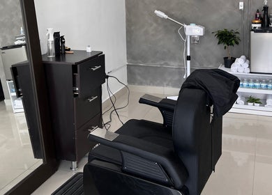 Sillón de peluquería en Elemental Peluquería & Barbería Clásica, Monterrey, Nuevo León, MX.
