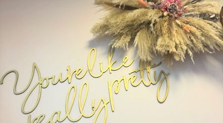 Chic wall decor at MasterCraft Hair, Sheffield, England, GB, boasting elegant script and pampas grass arrangement.