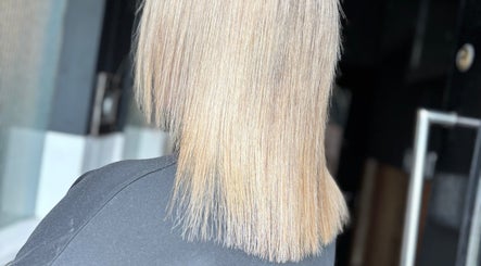 Shiny blonde bob haircut at Sei Bella Hair, Oranmore, County Galway, IE, showcasing expert styling.