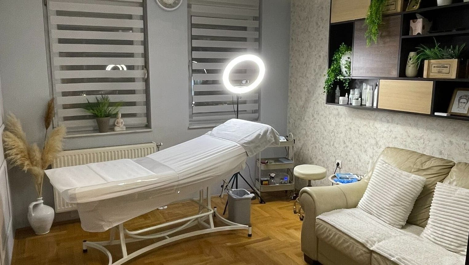 Calming treatment room at Senjochka MedSpa, Novi Sad, Vojvodina, RS with a cozy couch and treatment bed.