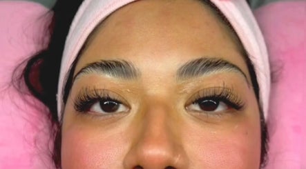 Tratamiento de cejas y pestañas en Pinky Wax, Ciudad De México, Ciudad De México, MX.