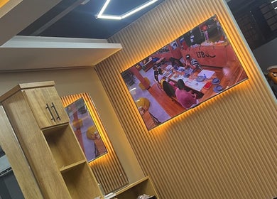 Interior moderno de bigotino2 en Santiago De Los Caballeros, Santiago, DO con iluminación cálida y decoración elegante.