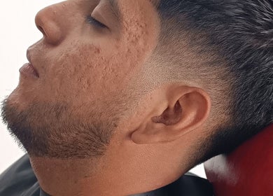 Corte de cabello moderno en FJ Barber, Manzanillo, Colima, MX.