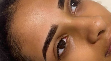 Freshly shaped eyebrows at Devinebrows, Manchester, England, GB showcasing expert beauty treatments.