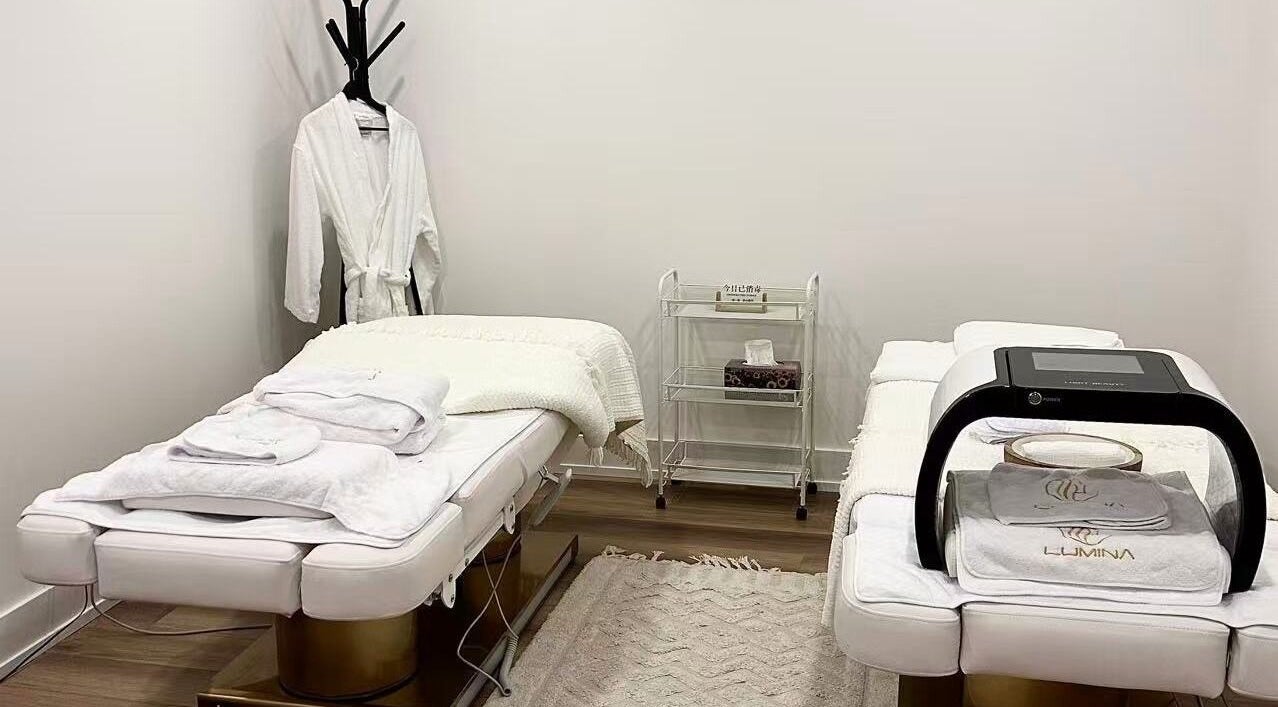 Luxurious spa beds at LUMINA MEDI SPA, Mississauga, Ontario, CA offering relaxation and rejuvenation.