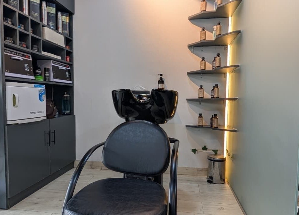 Stylish washing station at Trend Style Gents Salon, Dubai, Dubai, AE with modern shelves and equipment.