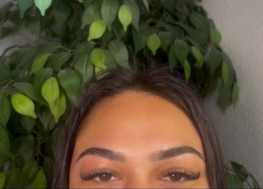 Expertly shaped eyebrows at PRESTIGE EYEBROWS in San Jose, California, US, showcasing natural beauty.