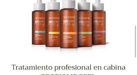 Productos Skeyndor ProBiome Peel en Essencial, Barbate, Andalucía, ES para tratamientos faciales avanzados.