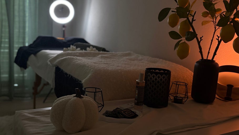 Ruhiger Behandlungsraum bei Mika Beauty in Lausen, Basel-landschaft, CH mit gemütlicher Atmosphäre.