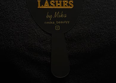 Spiegel mit 'Lashes by Mika' Logo, Mika Beauty, Lausen, Basel-landschaft, CH