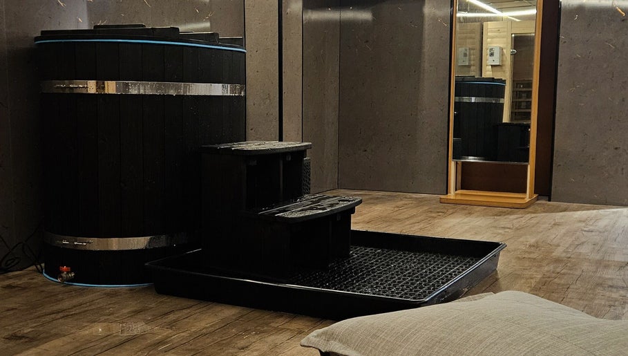 Relaxing hot tub space at Urban Sports Fitness, Royal Leamington Spa, England, GB.