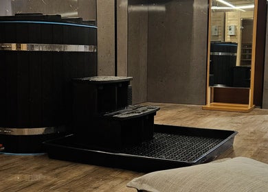 Relaxing hot tub space at Urban Sports Fitness, Royal Leamington Spa, England, GB.