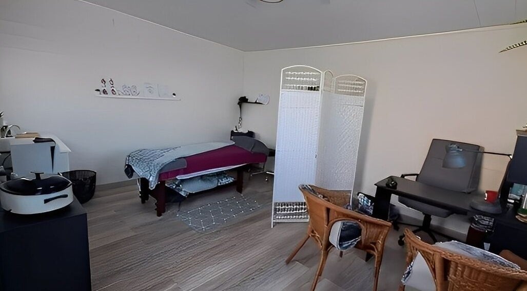 Salle de massage apaisante à Cinqa Beauté & Bien-Être, Sorcy-bauthémont, Grand Est, FR.
