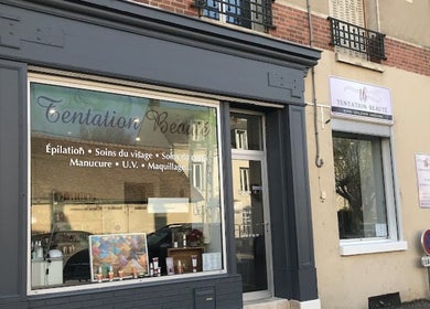 Extérieur de TENTATION BEAUTE à Nogent-sur-Vernisson, Centre-Val de Loire, FR. Salon moderne de beauté et bien-être.