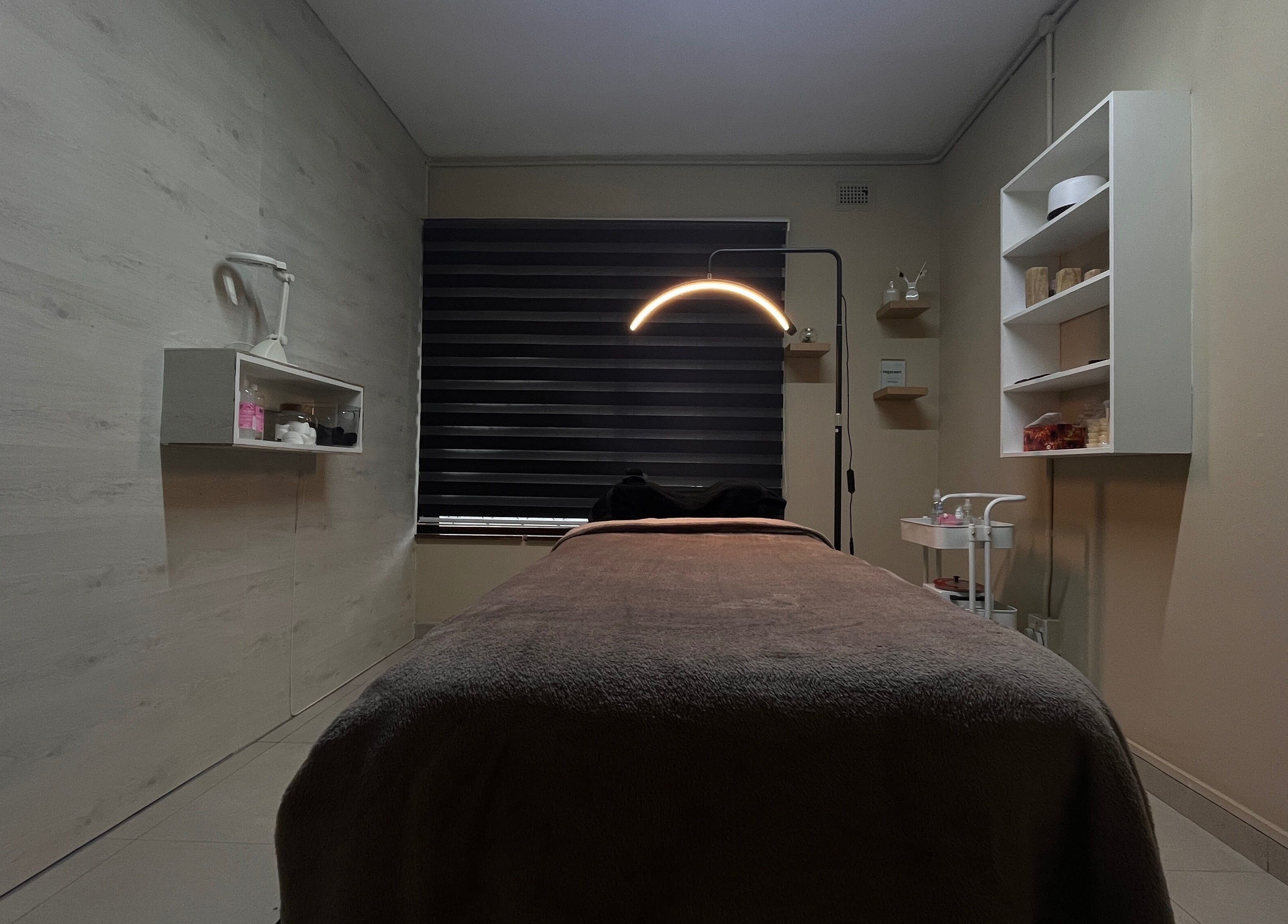 Calm treatment room at Made Seven in Othongathi, Kwazulu-natal, ZA with a comfortable bed and modern decor.
