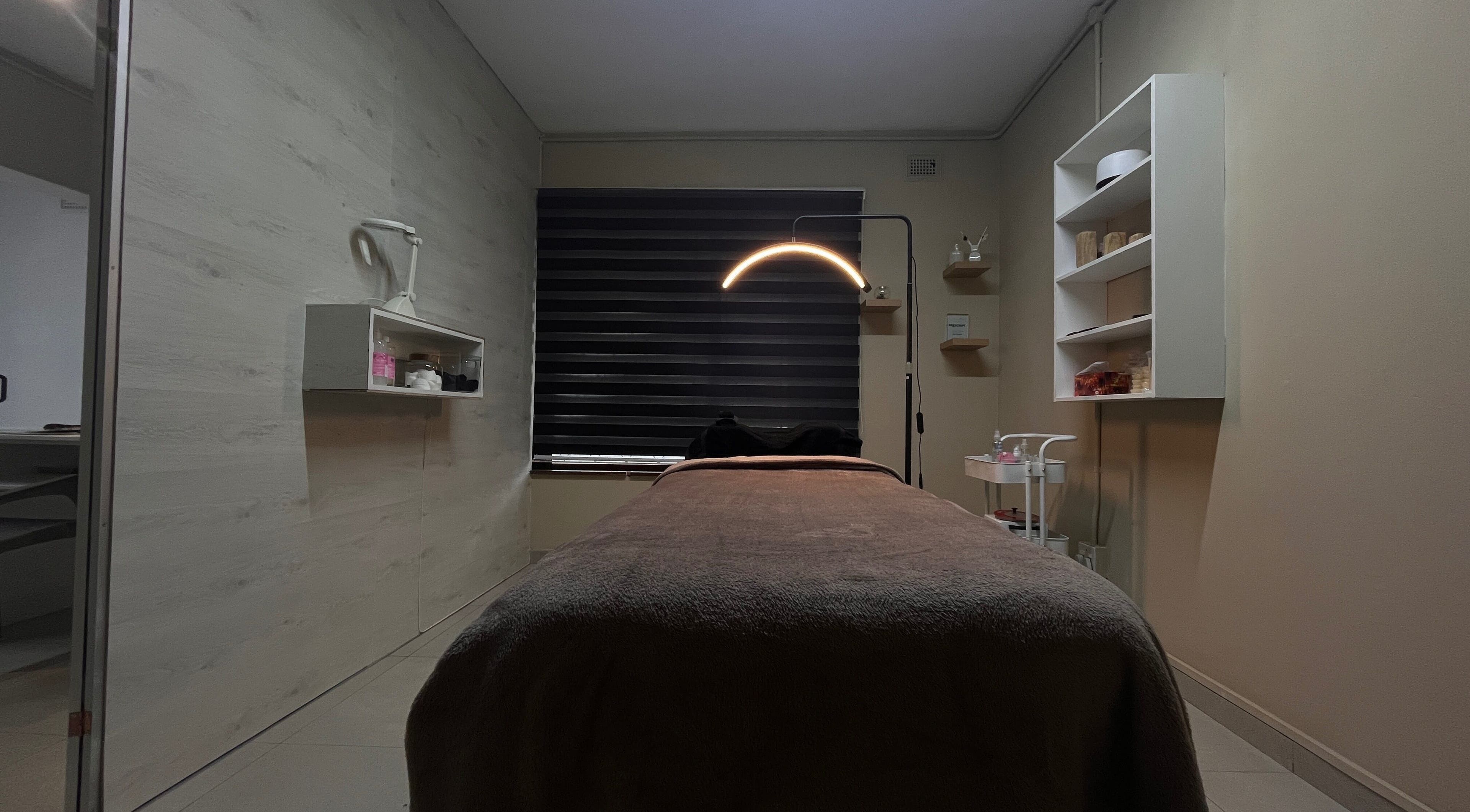 Calm treatment room at Made Seven in Othongathi, Kwazulu-natal, ZA with a comfortable bed and modern decor.