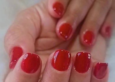 Unhas vermelhas polidas no Heeyka Matos Nail Designer, Santa Catarina, Santa Catarina, BR.