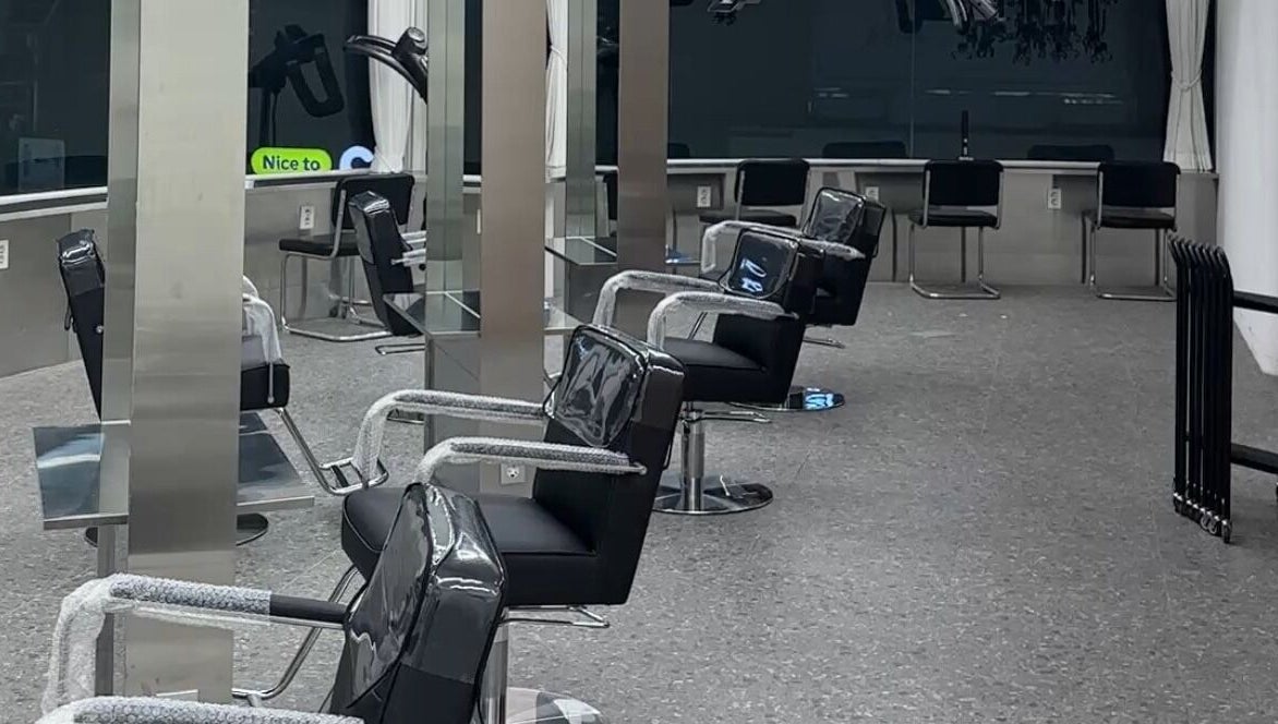 Modern sleek salon chairs at qquart hair apgujeong rodeo branch, 서울특별시, 서울특별시, KR.