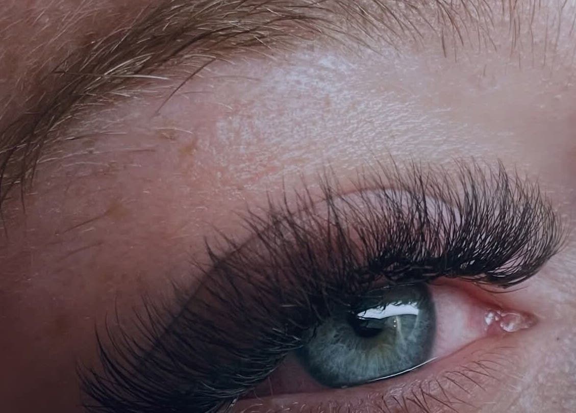 Extension de cils à Fa'cils, Port-la-nouvelle, Occitanie, FR. Regard captivant et naturel.